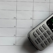 Telefon auf Kalender.